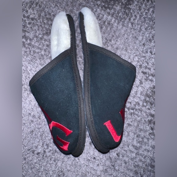 NWT UGG Scuff Logo Mens Slippers Suede Black Red US 8 UK 7 EU 41 main image 8